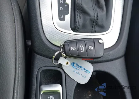 2015 Audi Q3 2.0T Premium Plus из США, поврежденный, VIN WA1GFCFS5FR000694